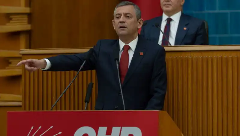İmralı'nın "Silah Bırakın" Çağrısı: Özgür Özel'den Önemli Açıklama