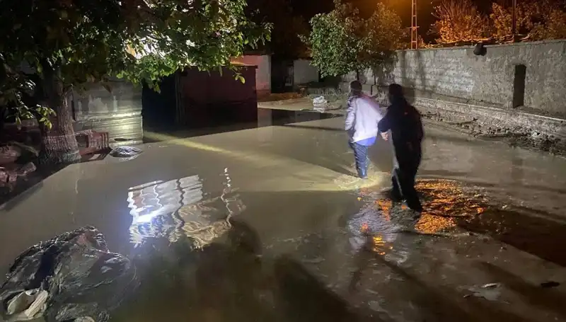 Aniden Bastıran Yağışlar, Şehirde Sel Felaketine Neden Oldu